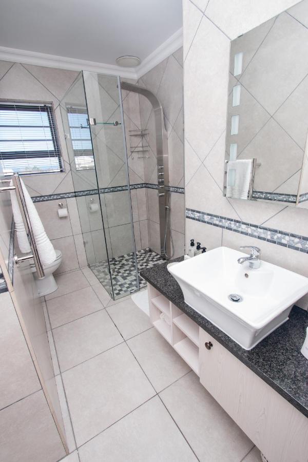 Van Den Berg'S Guesthouse Bettyʼs Bay Esterno foto