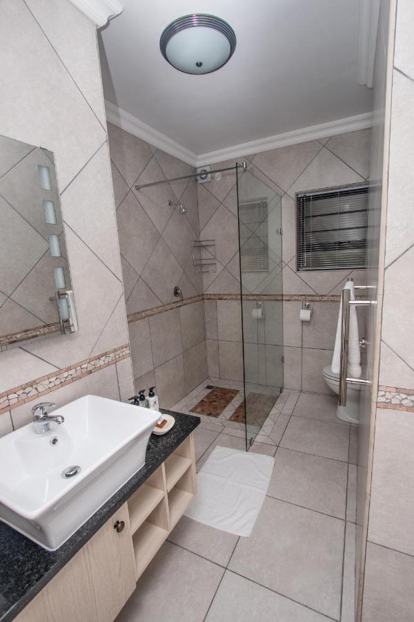 Van Den Berg'S Guesthouse Bettyʼs Bay Esterno foto