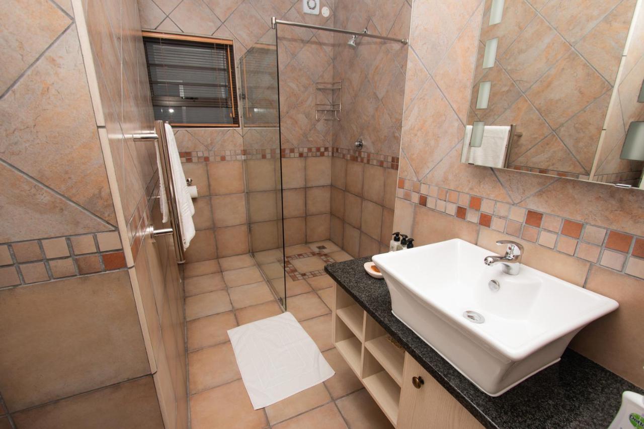 Van Den Berg'S Guesthouse Bettyʼs Bay Esterno foto